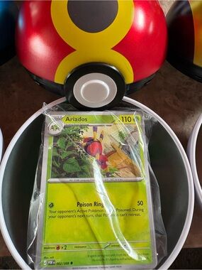 Pokeball tin+50 Pokemon Cards (3/4)